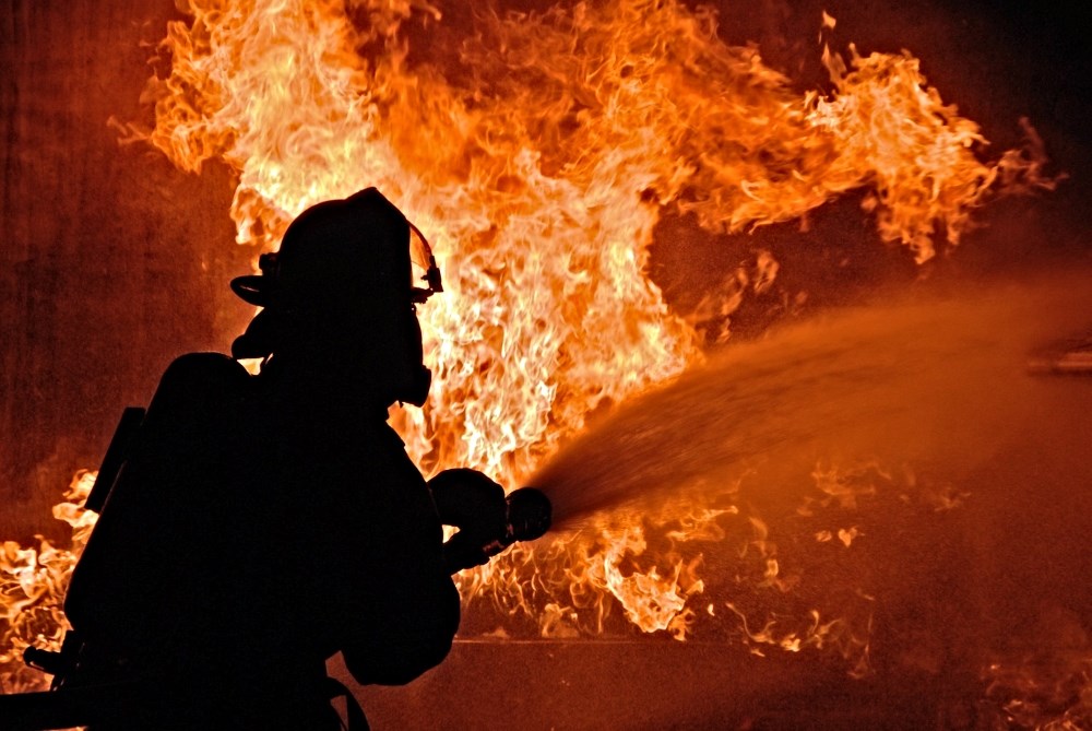 Incêndio destrói dois apartamentos em Curitiba
                                                