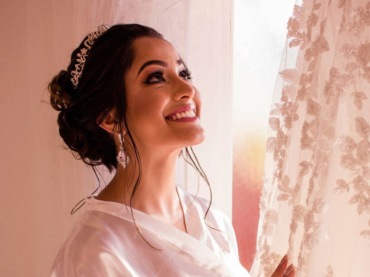 Noiva com vestido finalizado