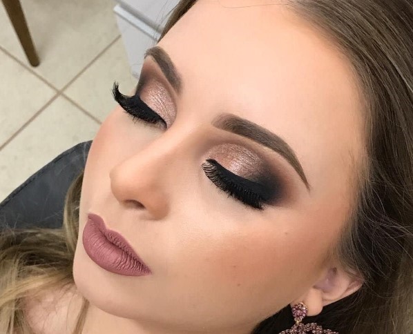 https://lilivieira.com.br/Post/49048/dicas-para-nao-errar-na-maquiagem-na-sua-formatura