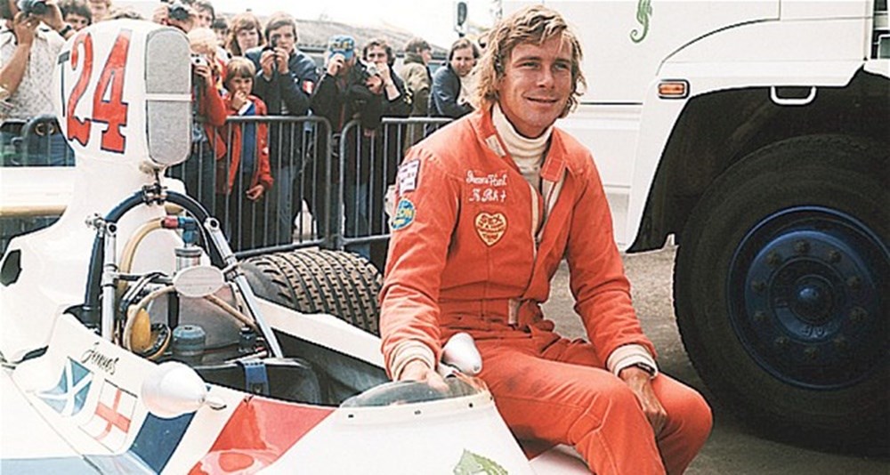 https://secure.i.telegraph.co.uk/multimedia/archive/02617/james-hunt_2617064b.jpg