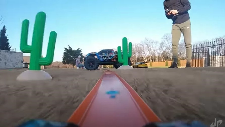 https://www.uol.com.br/carros/noticias/redacao/2021/02/16/youtubers-criam-pista-gigante-de-hot-wheel