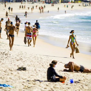 8 tendências de moda praia para o verão do ano que vem