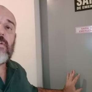 Zelador transforma comunicados em vídeos e ganha atenção dos moradores 