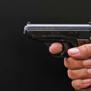 Mulher morre após ser baleada pelo namorado em condomínio