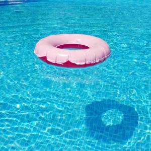 Criança morre afogada em piscina de condomínio