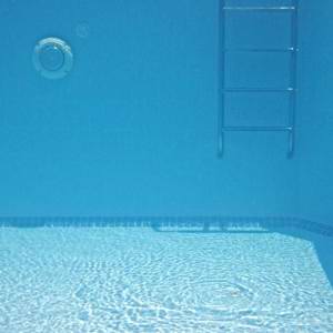 Homem morre afogado em piscina de condomínio
