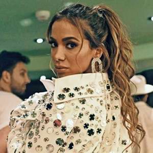 Anitta recebe notificação de condomínio por barulho após horário permitido