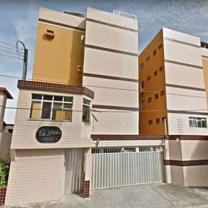 Pedreiros ouvem estalos e moradores deixam edifício com medo de desabamento