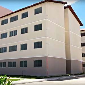 Mulher cai do segundo andar de prédio em João Pessoa