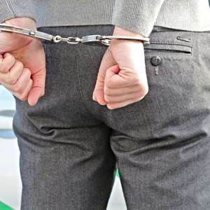Homem é preso após entrar em condomínio e agredir ex-companheira com faca