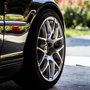 Carro usado para praticar crimes é apreendido em condomínio 