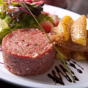 O Francês L’Amitié traz menu tradicional e atmosfera delicada para o dia das mulheres