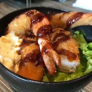 A informalidade sofisticada do Kurâ Izakaya contemporâneo