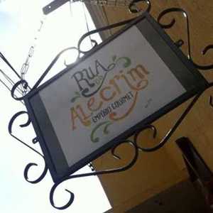 A Sommelière Patricia Brentzel aproxima o vinho do consumidor em atraentes eventos no mês de outubro