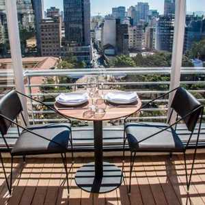 Novidade no Centro: Os irmãos Anquier abrem o seu charmoso Esther Rooftop