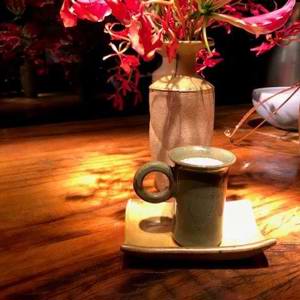 Hideko Honma: A Dama da cerâmica e o Sukiyaki do Bem