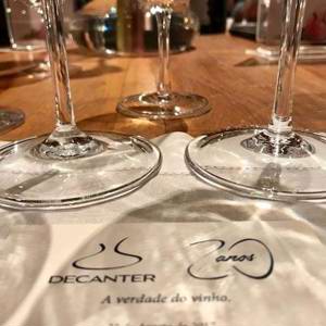 Importadora Decanter completa 20 anos e celebra sucesso no mundo do vinho