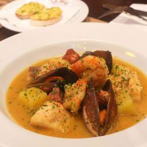 De Marselha para o Le Jazz: Brasserie traz o apetitoso Bouillabaisse