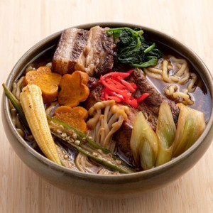 A arte de viver e a ilha de Okinawa são o tema do Sukiyaki do Bem 2021