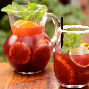 Receitas de drinks com vinho para aproveitar nas festas de fim de ano