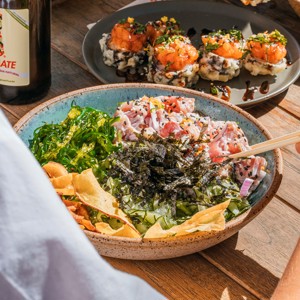 Mr. Poke se une em sociedade com a marca Botanikafé e renova o menu