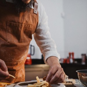 Prece na Cozinha: Padre Fernando Sapaterro lança e-book de receitas italianas