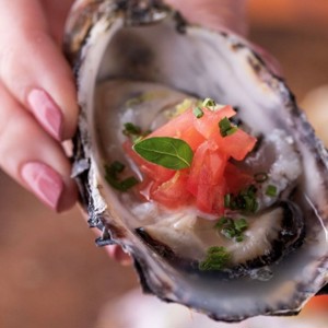 Chef Vivi Gonçalves assina o menu à la carte do Emiliano