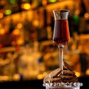 La Casserole brinda seus 70 anos com carta de drinks temática