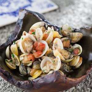 Chef Marcos Livi apresenta seu novo Quintana Bar e revela gastronomia e literatura em menu sinuoso do Sul brasileiro