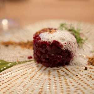 Polipo Arrosto com Ceci, Emulsione de Limone e Clorofila - Polvo assado com purê de grão de bico, emulsão de limão e clorofila