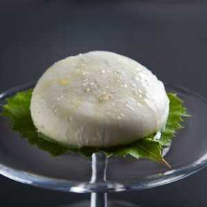 Bar Número harmoniza aperitivos refinados com drinks em lançamento de menu gastronômico.