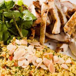 Babek: Traz gastronomia tradicional e atmosfera romântica com sabor do Oriente