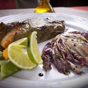 Mello & Mellão Trattoria entra em cena com menu clássico italiano, filmes de Fellini na decoração e uma competição gastronômica divertida de cozinhas