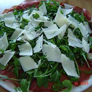 Bresaola com rúcula