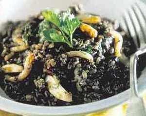 Risoto com tinta de lula