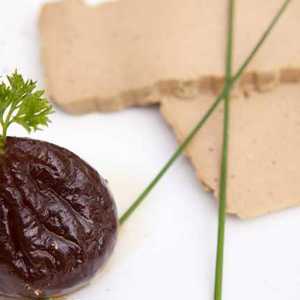 O Bistro Crêpe de Paris oferece gastronomia tradicional francesa e cenário que remete ao bairro de Montmartre regado a vinho, música e arte