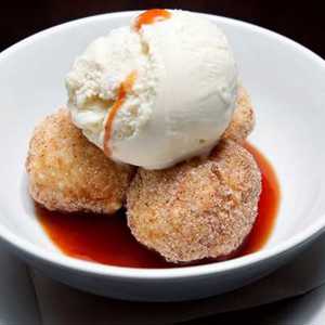 Caro Amigo Chopp Bar reaviva os bares dos anos 50 e 60 de SP e resgata o serviço de garçom da época