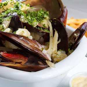 Casinha de Monet Bistrô: Endereço novo e gastronomia com identidade e impressionismo