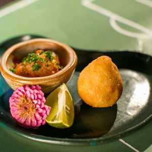 Brasil a Gosto: A Chef Ana Luiza Trajano lança menu de petiscos inspirados nos arredores dos estádios de futebol.