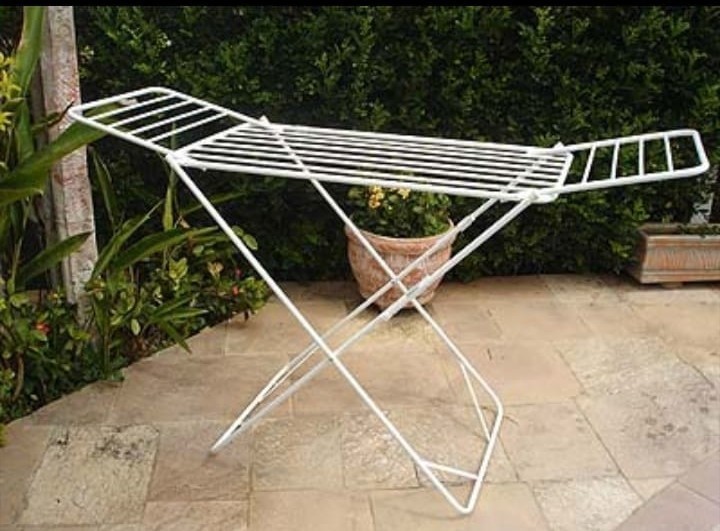 Varal de chão com abas - Cor branco - Tam. 6 varetas + abas - medida: varetas centrais 100cm