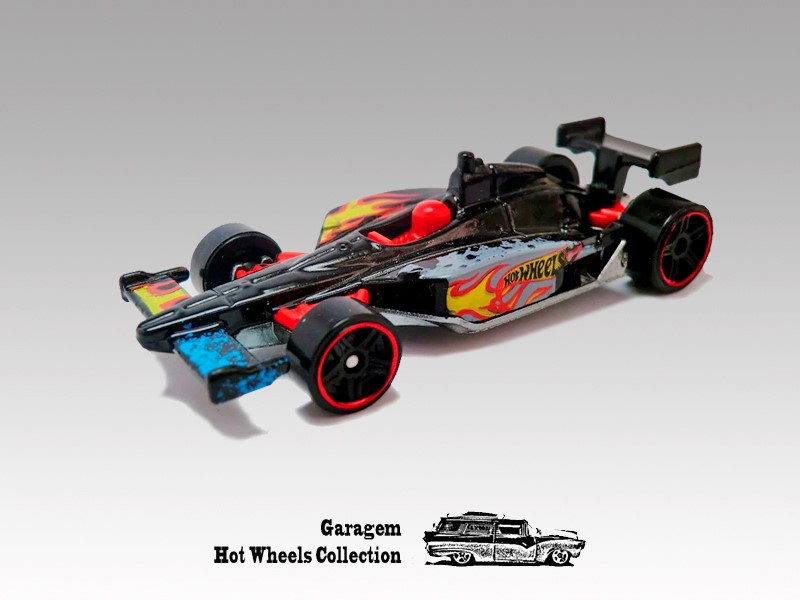 2011 IndyCar Oval Course Race Car